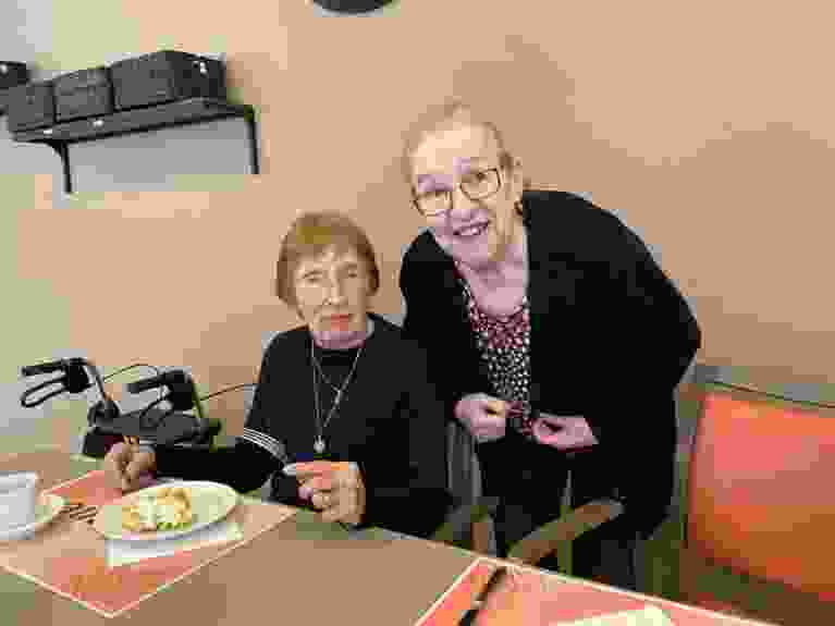 Brusselse wafels eten