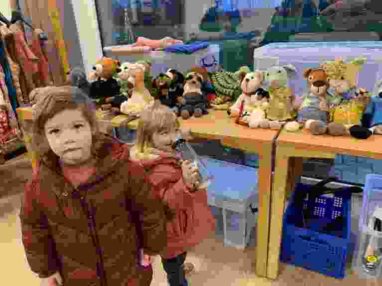 Kindjes Lien B bij knuffels 1
