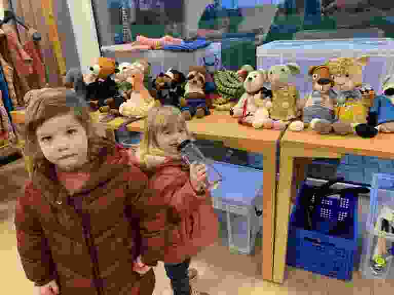 Kindjes Lien B bij knuffels 4