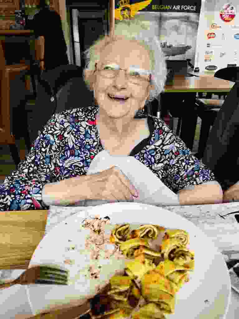 Vliegclub Ursel met de bewoners van de Binnenhoven
