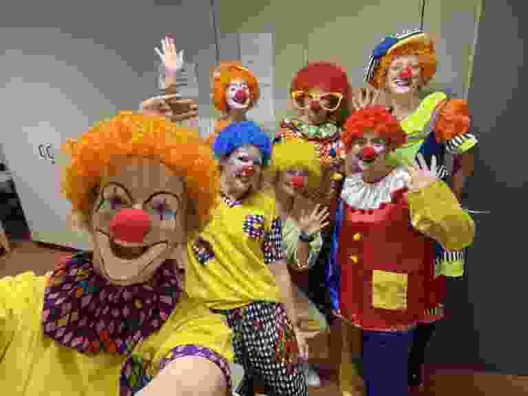 Carnavalshow in de cafetaria: 21 februari