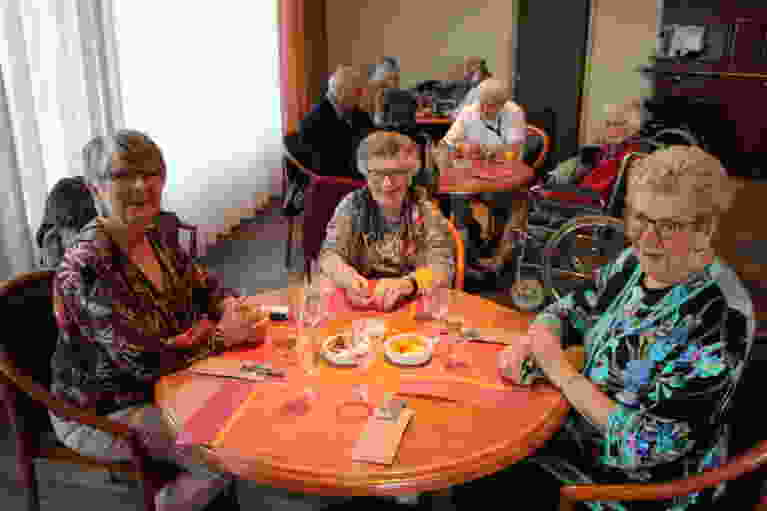 Feestmaaltijd voor de bewoners van GAW Azalea